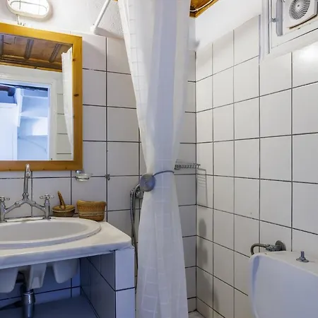 The Lemon Tree House - In The Heart Of Skopelos